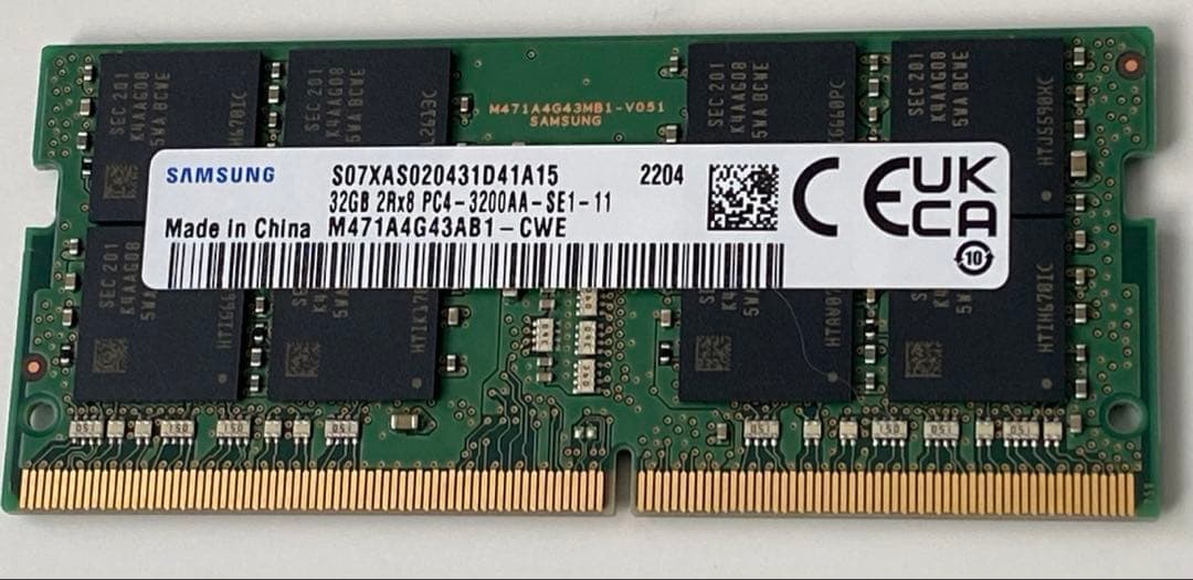 メモリー Samsung 32GB 2Rx8 PC4 - 3200AA - SE1- 11