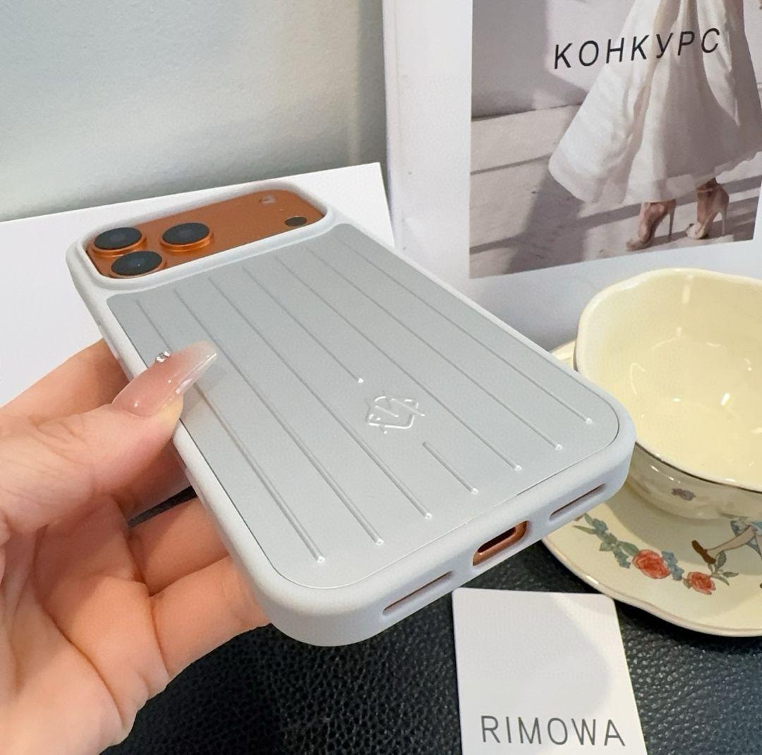 RIMOWA iPhone17 Pro Max ケース シルバー
