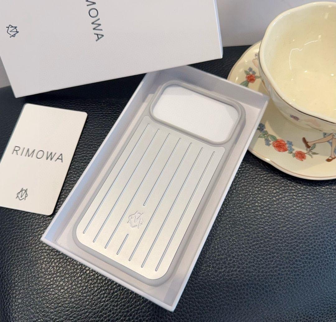 RIMOWA iPhone17 Pro Max ケース シルバー