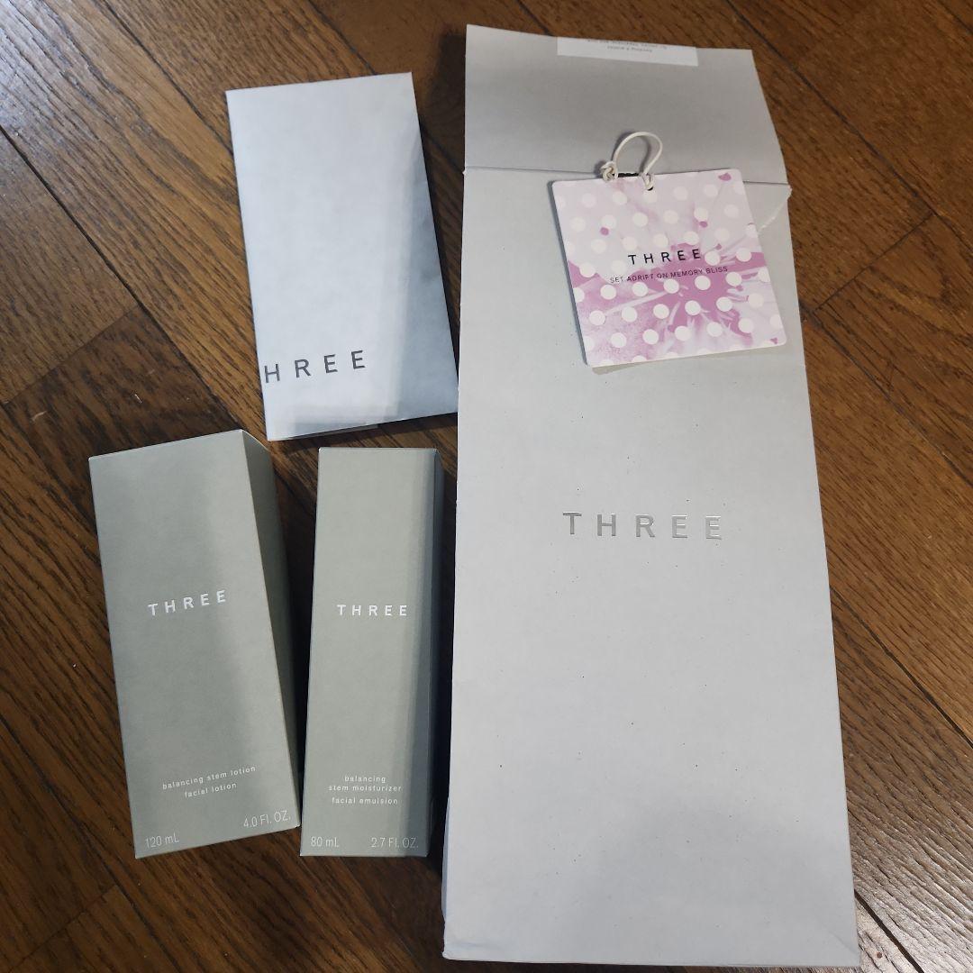 THREE バランシング ステム ローション・モイスチャライザー&洗顔料3袋付き