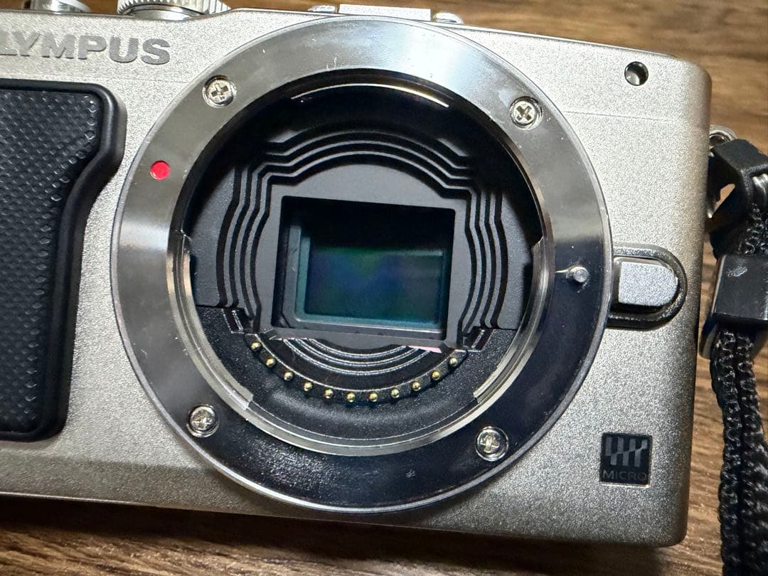 Olympus PEN Lite E-PL5 ダブルズームキット 単焦点レンズ付
