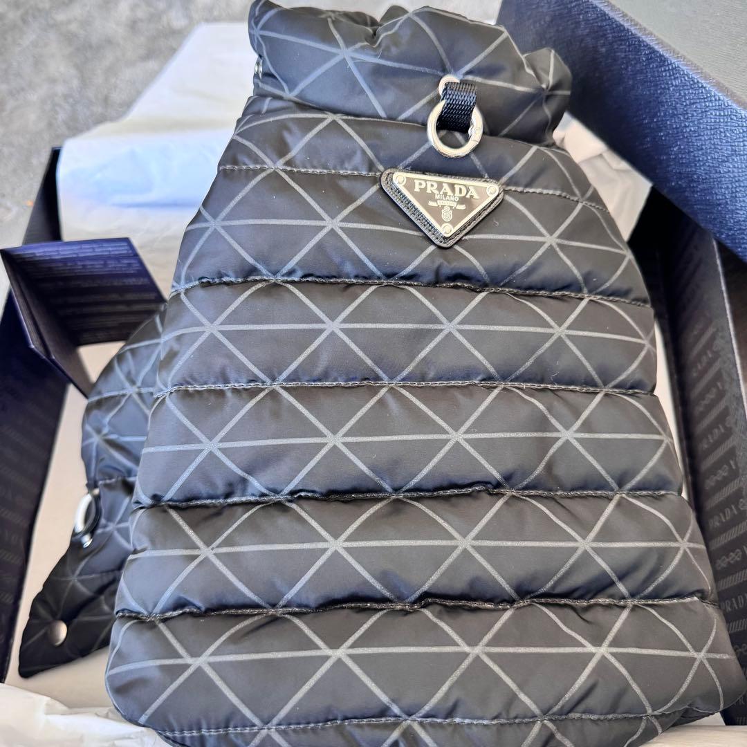s*6様 プラダ　ダウンジャケット 犬用 ペットダウン prada 黒 トライア