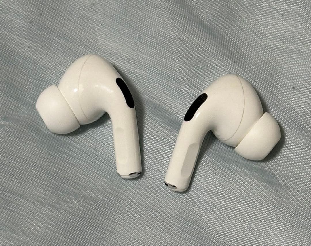 AirPods Pro 本体 + 充電ケース　充電・再生可能　ジャンク品扱い