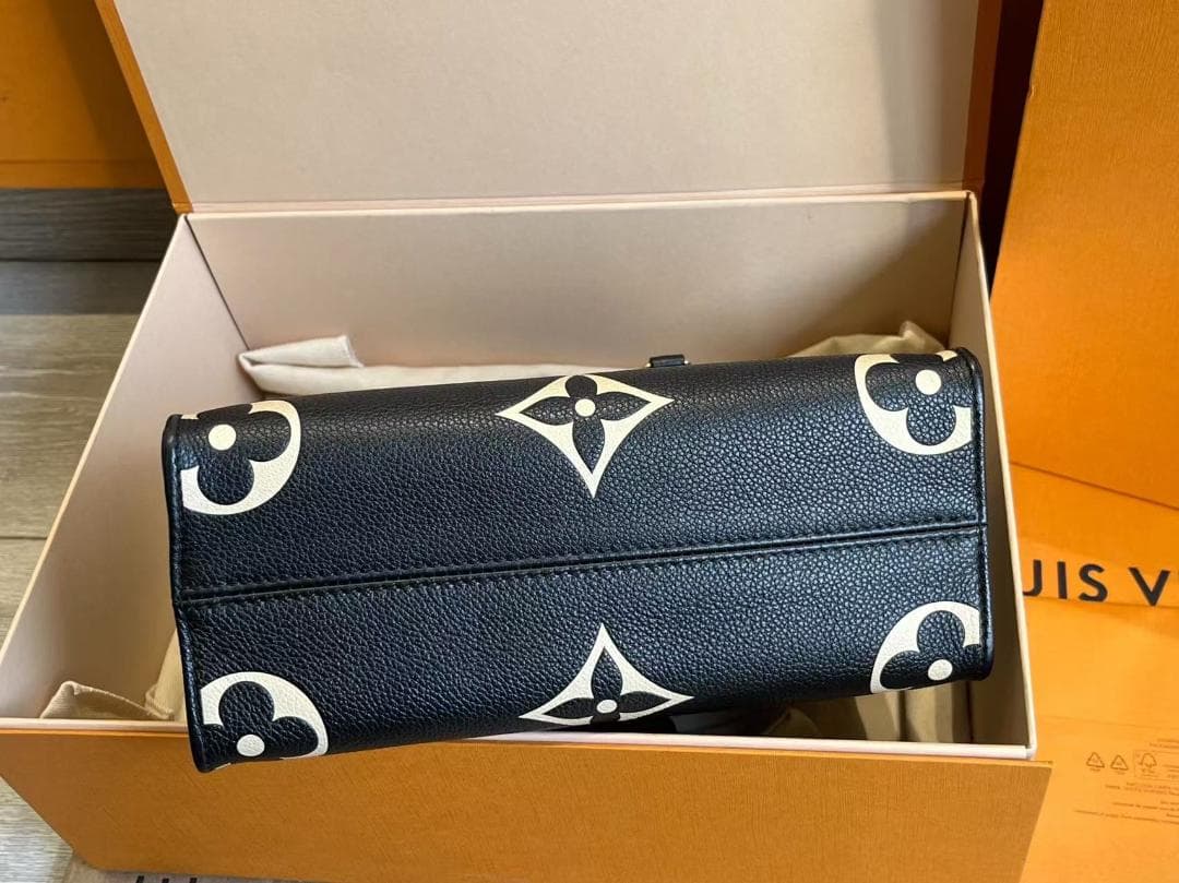 ブラック トートバッグと財布