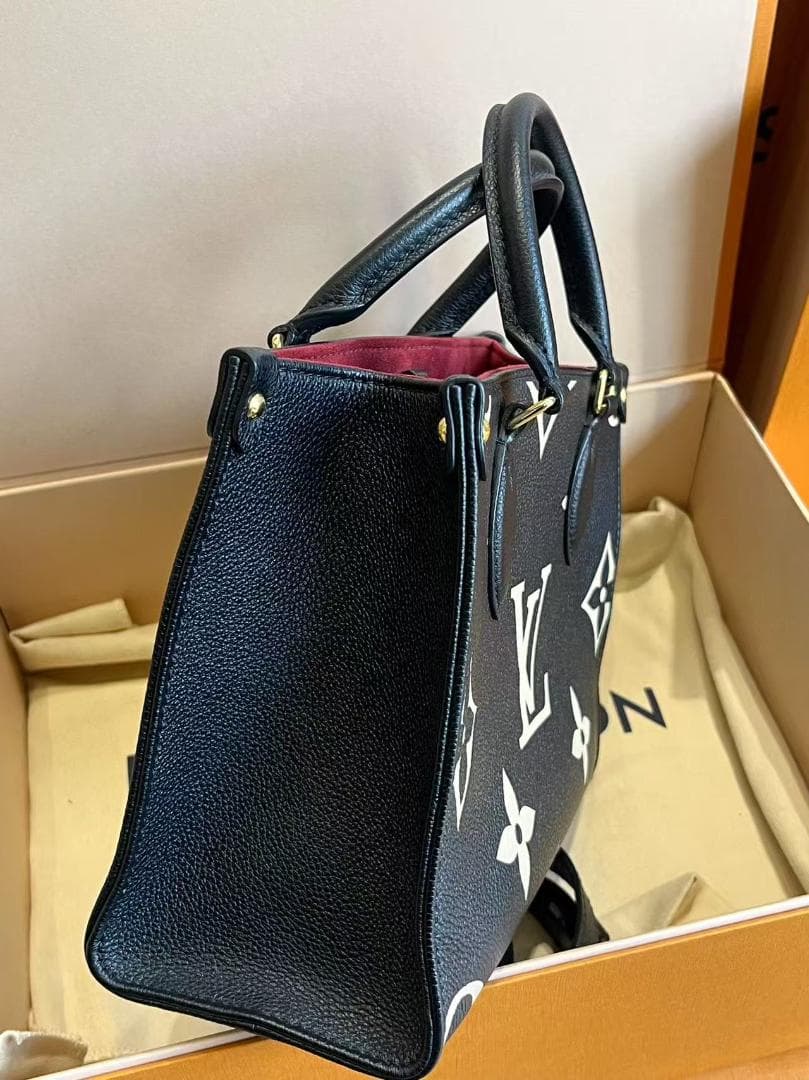 ブラック トートバッグと財布