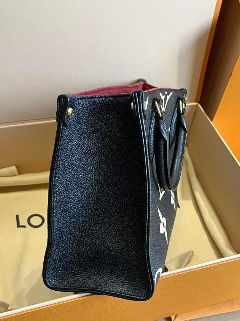 ブラック トートバッグと財布
