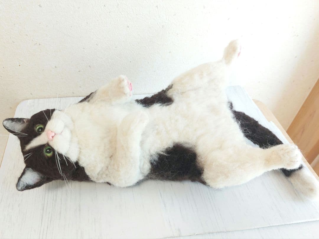 羊毛フェルト　猫(ハチワレ猫)