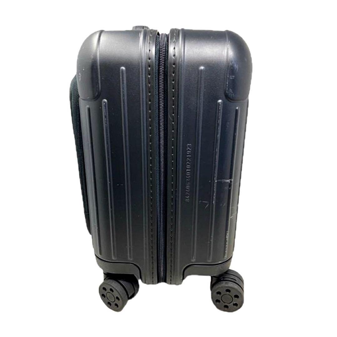 生涯保証 完売品 RIMOWA Essential Sleeve Compact