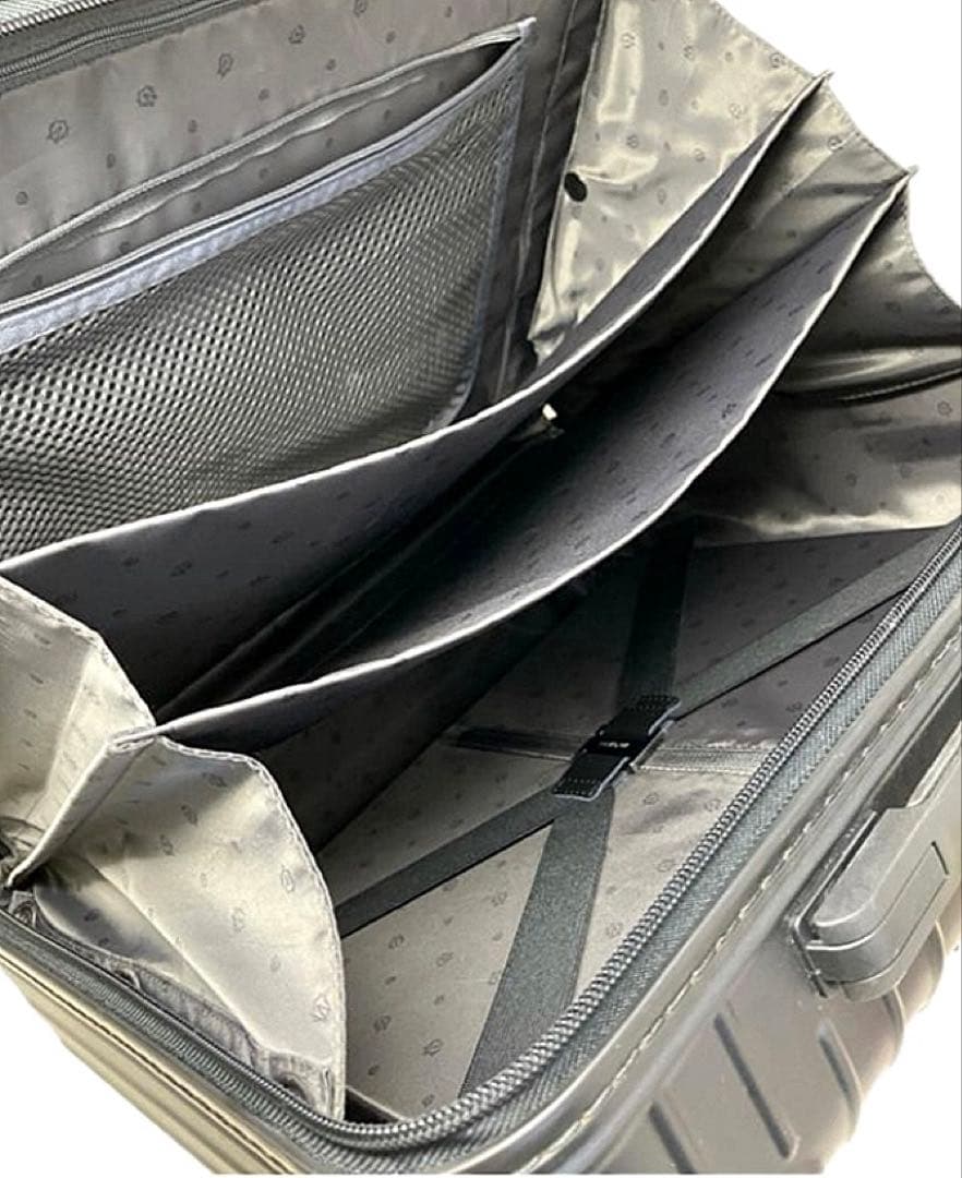 生涯保証 完売品 RIMOWA Essential Sleeve Compact
